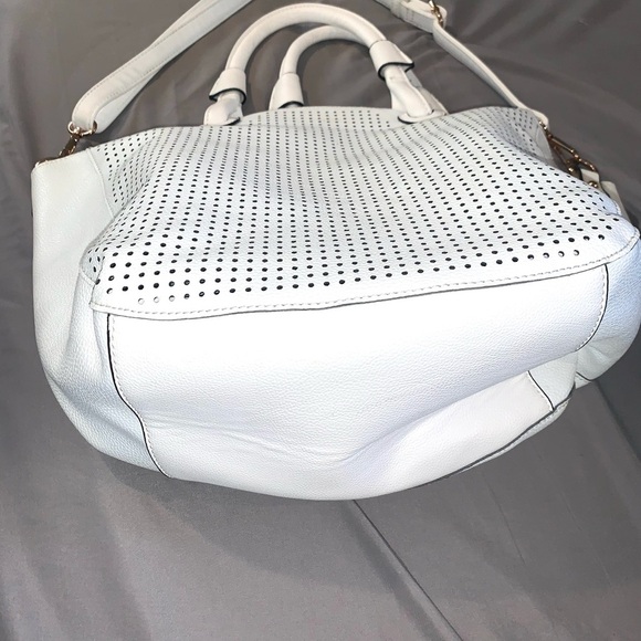 white perforated faux leather tote bag purse with floral snap in bag - Picture 4 of 12